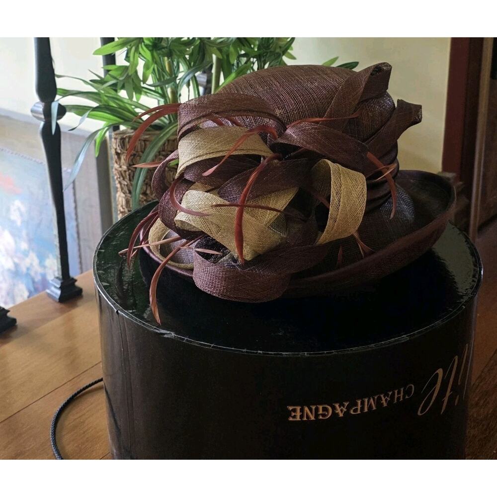 Nwt Elite Champagne Brown And Beige‎ Woven Derby Church Hat W/Feathers And Satin - Picture 2 of 4